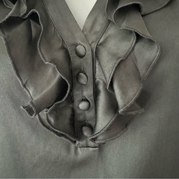 THOMAS PINK Silk Ruffle Neck Blouse Gray V- Neck 3/4 Sleeve Size 6 - Picture 5 of 16
